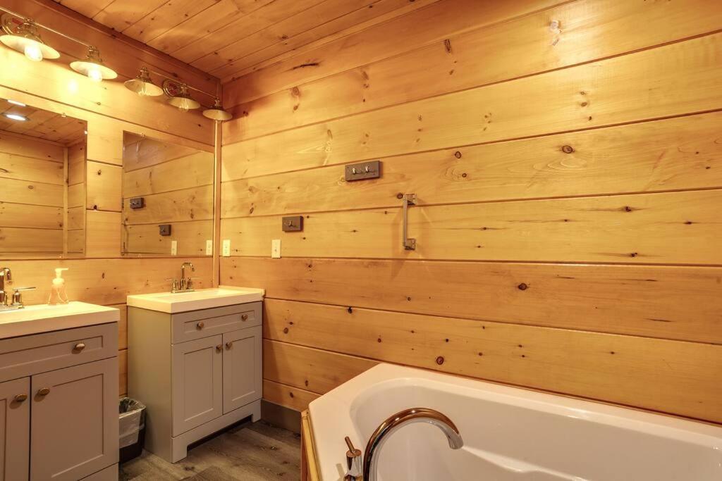Dancing Bear Cabin- Relax & Enjoy! Holiday home *
