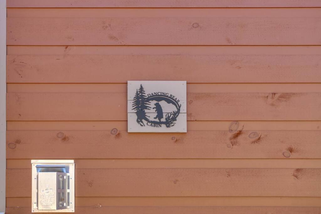 Holiday home Dancing Bear Cabin- Relax & Enjoy!