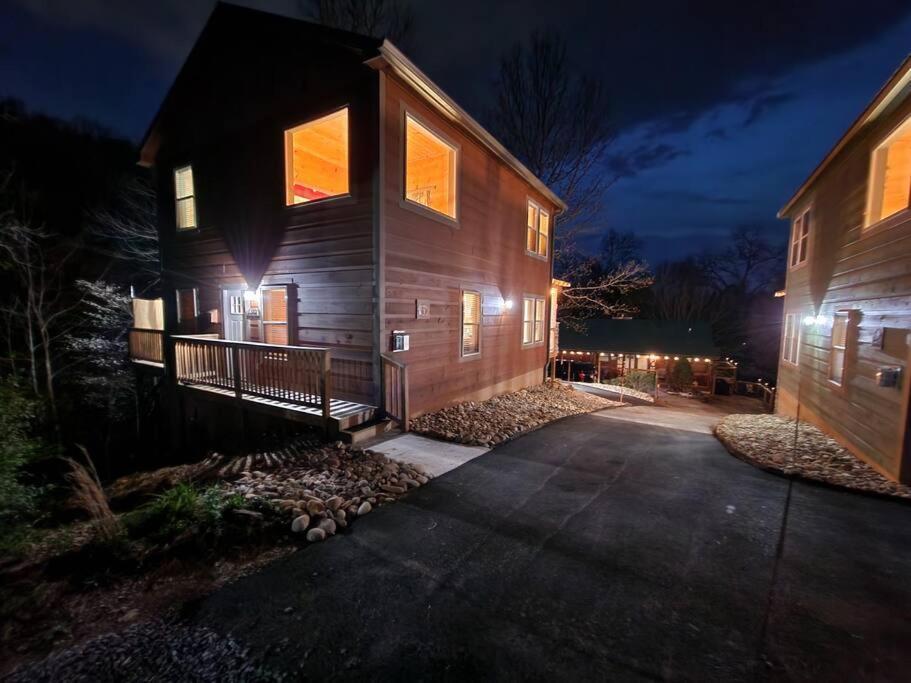 Dancing Bear Cabin- Relax & Enjoy! Holiday home *
