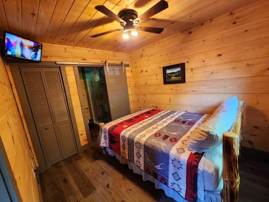 Dancing Bear Cabin- Relax & Enjoy! *