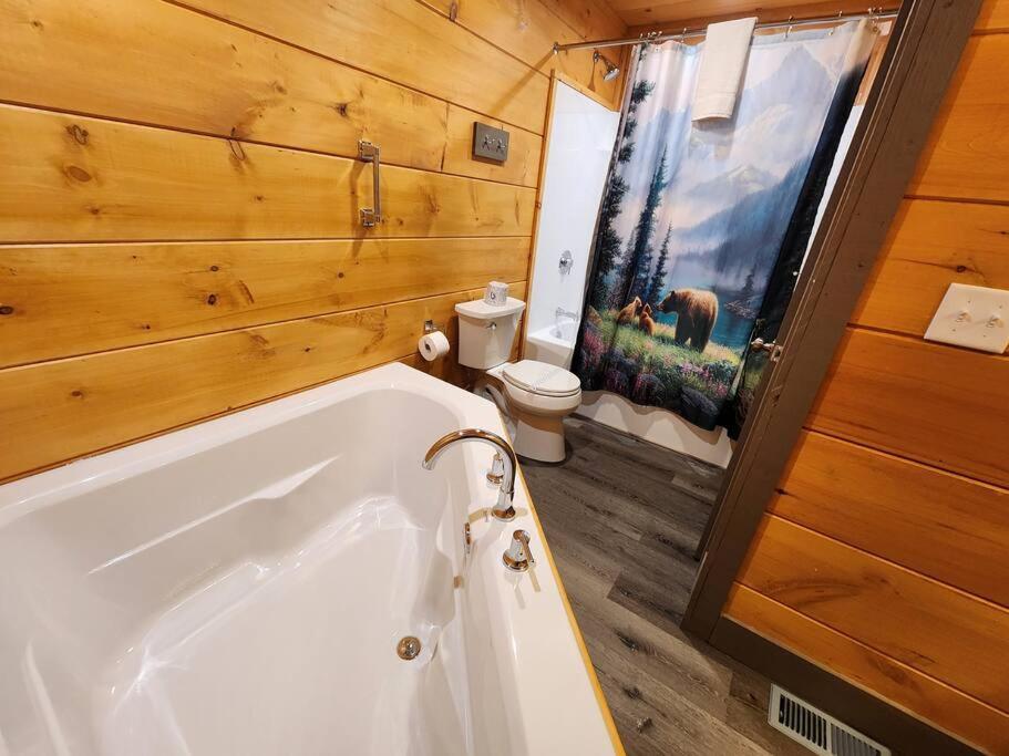 Dancing Bear Cabin- Relax & Enjoy!