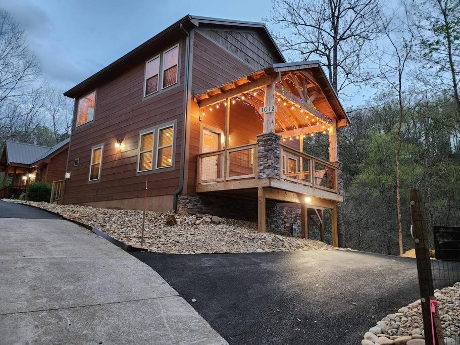 Dancing Bear Cabin- Relax & Enjoy! Holiday home Sevierville