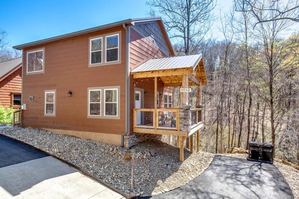 Dancing Bear Cabin- Relax & Enjoy! *