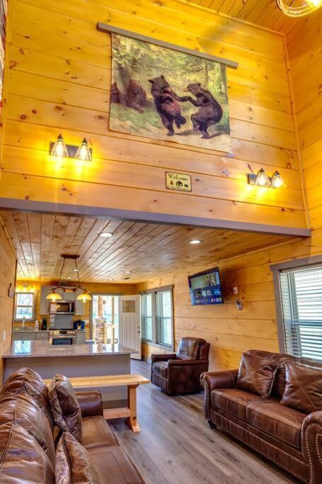 Dancing Bear Cabin- Relax & Enjoy! Holiday home