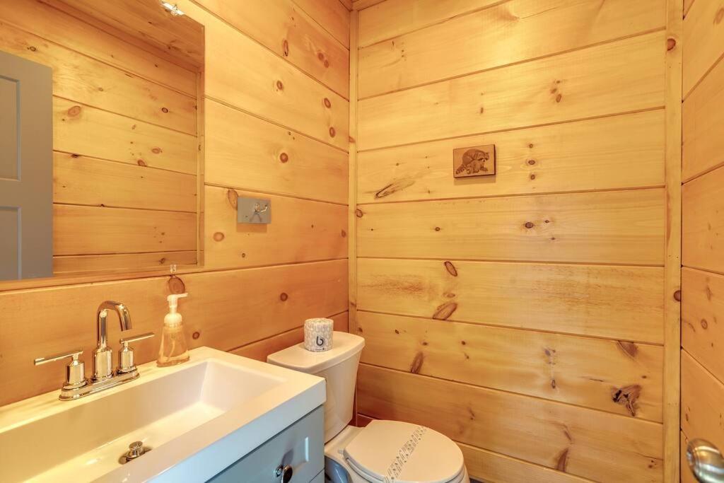 Dancing Bear Cabin- Relax & Enjoy! Holiday home Sevierville