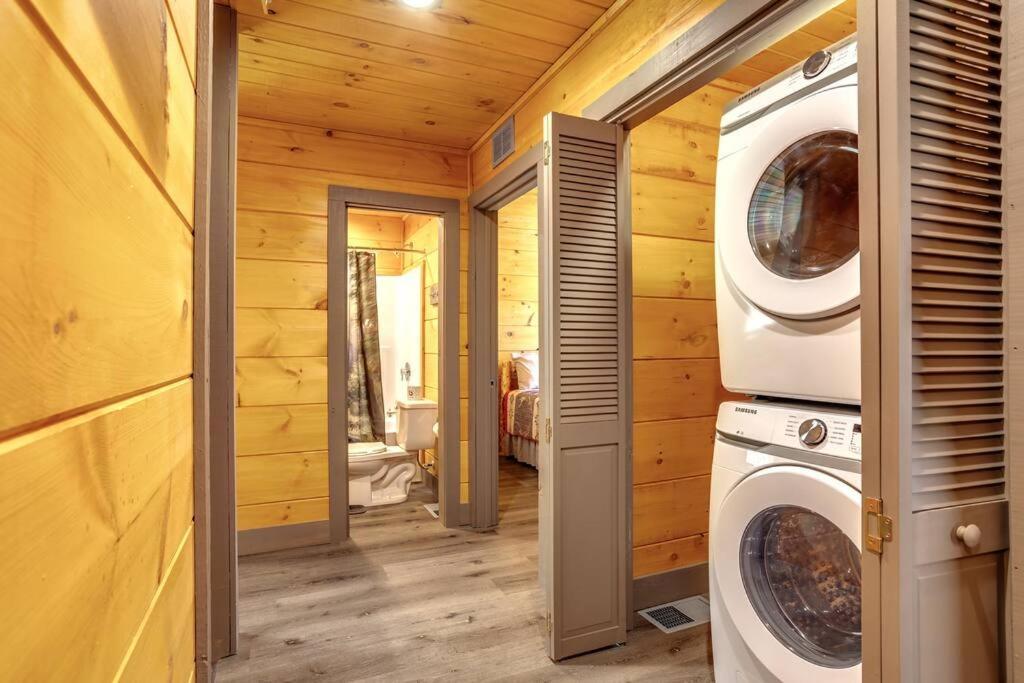 Dancing Bear Cabin- Relax & Enjoy! * Sevierville