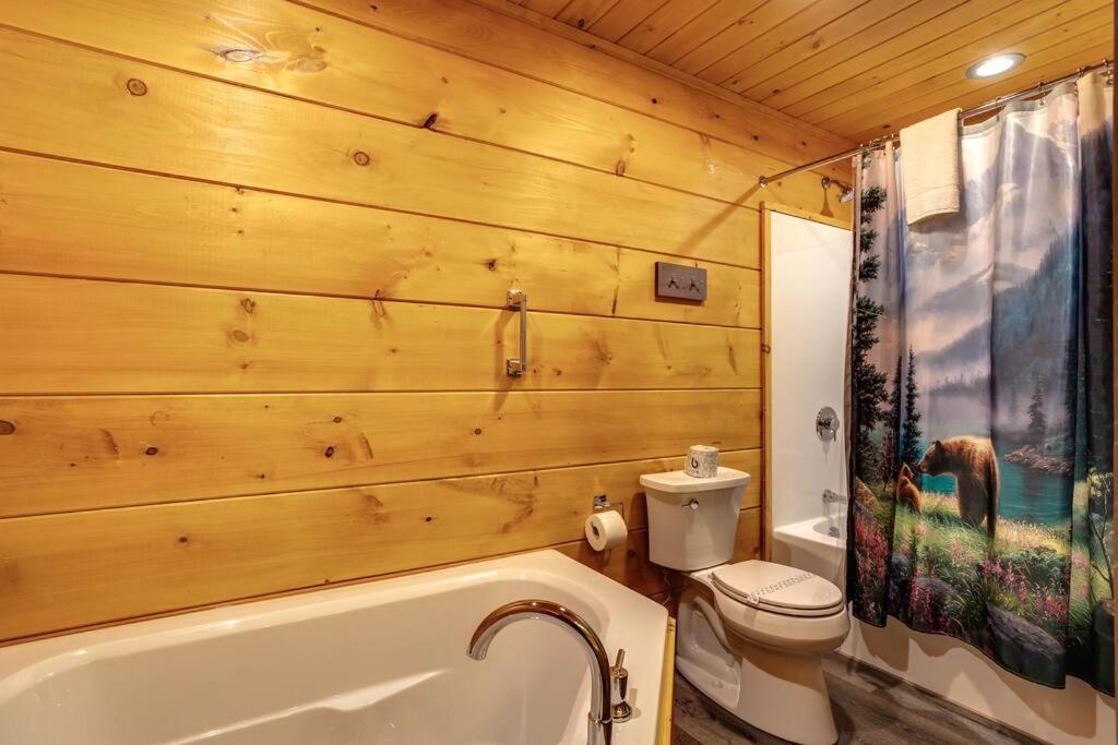 Dancing Bear Cabin- Relax & Enjoy! Holiday home
