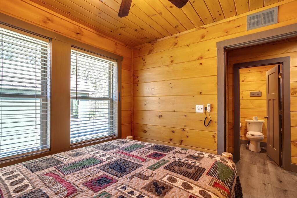 Dancing Bear Cabin- Relax & Enjoy! *