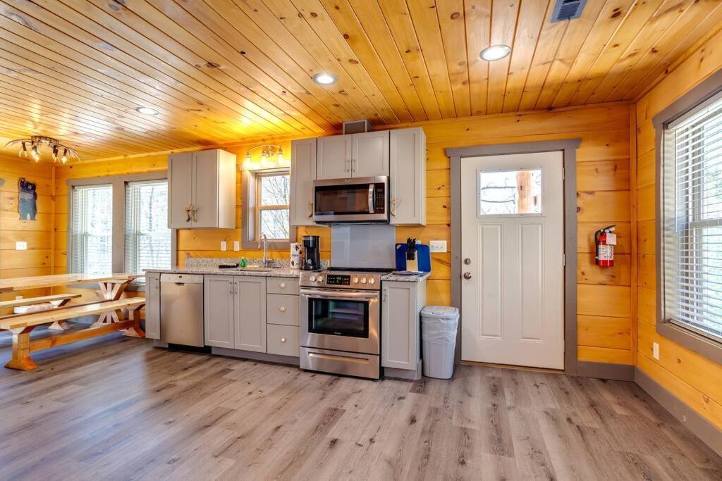 Dancing Bear Cabin- Relax & Enjoy! *