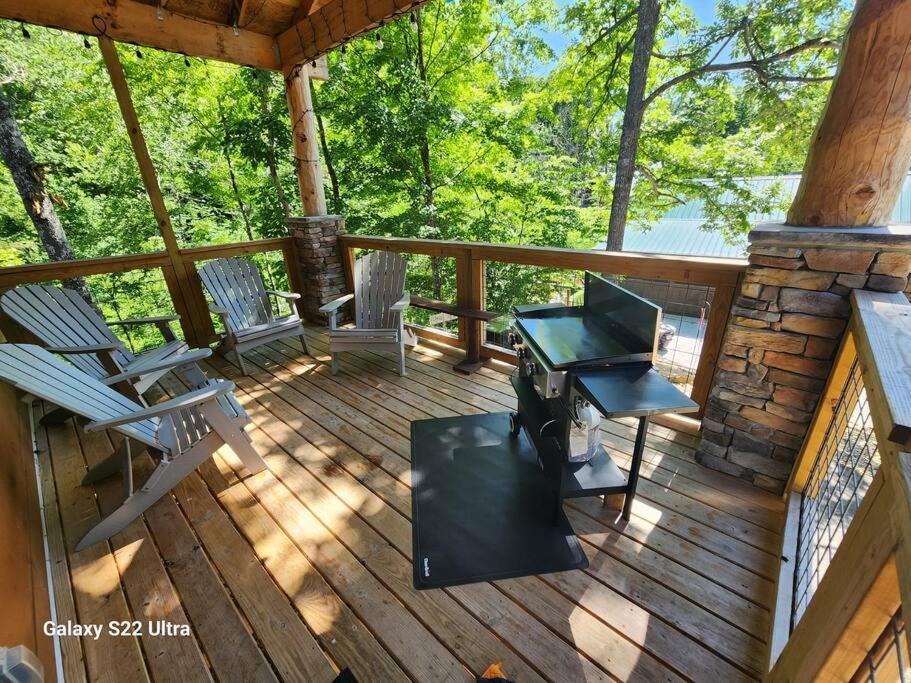 Dancing Bear Cabin- Relax & Enjoy! *