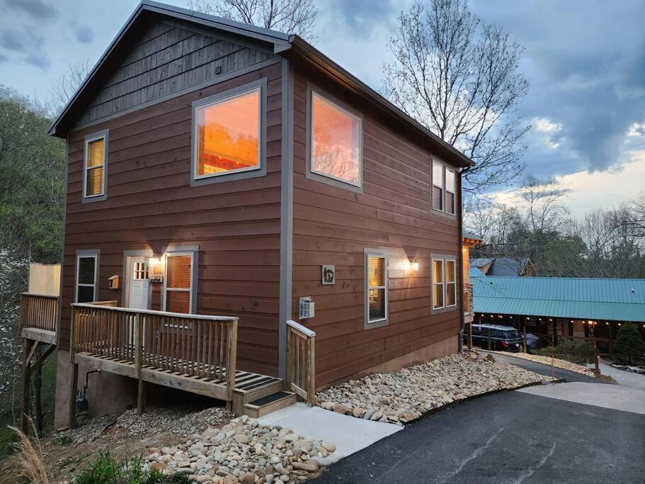 Dancing Bear Cabin- Relax & Enjoy! * Sevierville