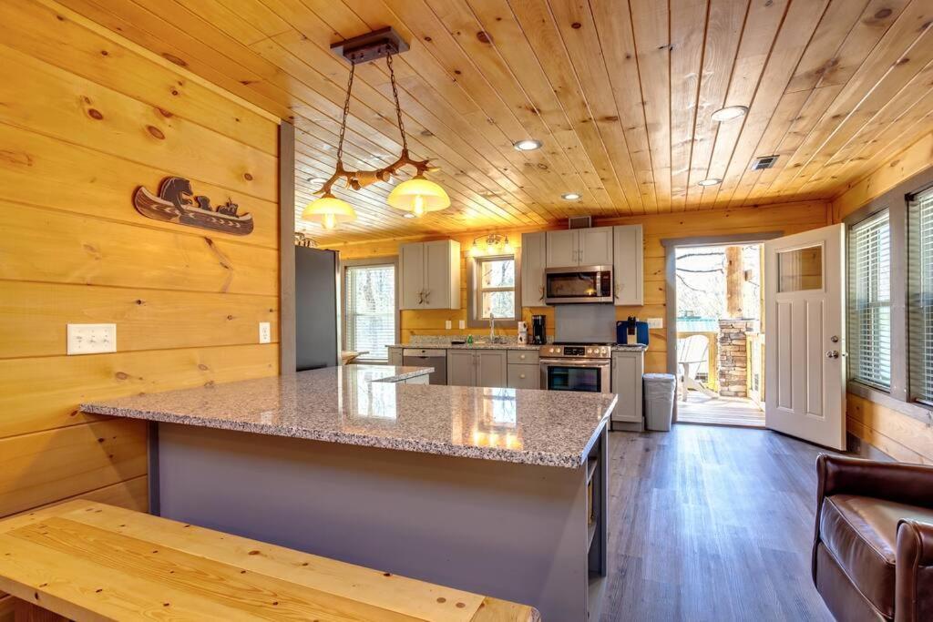 Dancing Bear Cabin- Relax & Enjoy! Sevierville